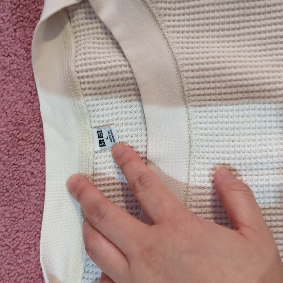 Uniqlo Sweater - Picture 2 of 4